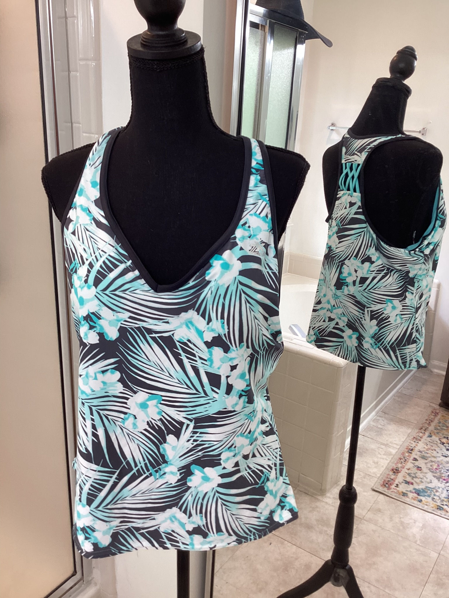 Nwt Zeroxposur Swim Top - Size XL