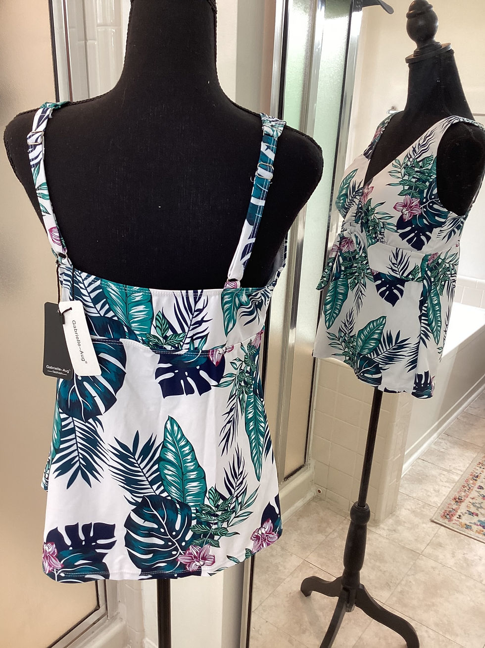 Thumbnail: Nwt Gabrielle-Aug Swim Top - Size 14