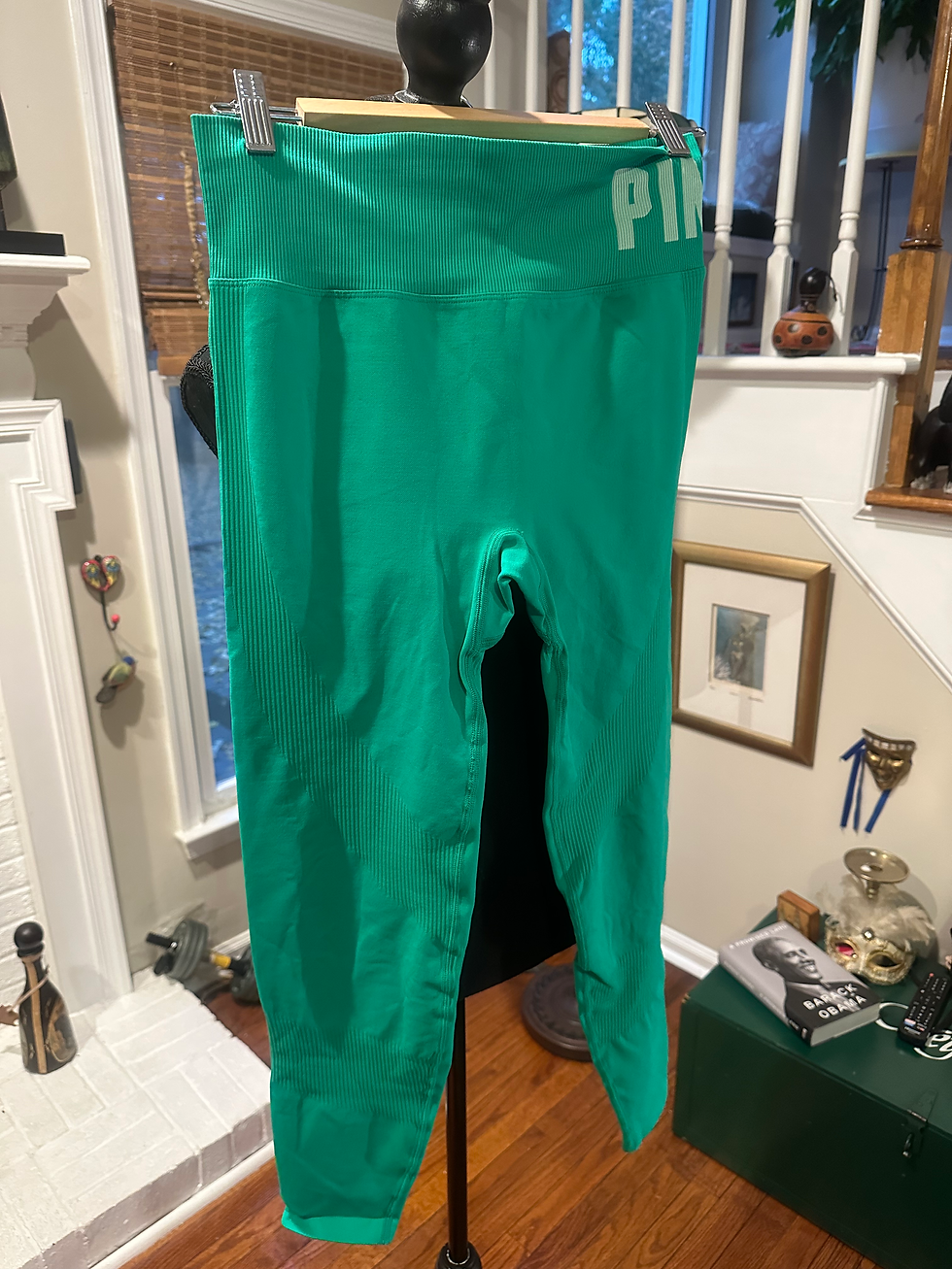 Thumbnail: Victoria Secret Green Legging - Size M