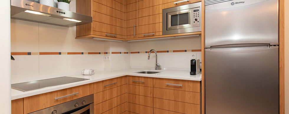 Cocina totalmente equipada del apartamento Cota de la Marmota gestionado por BeValle en Panticosa.
