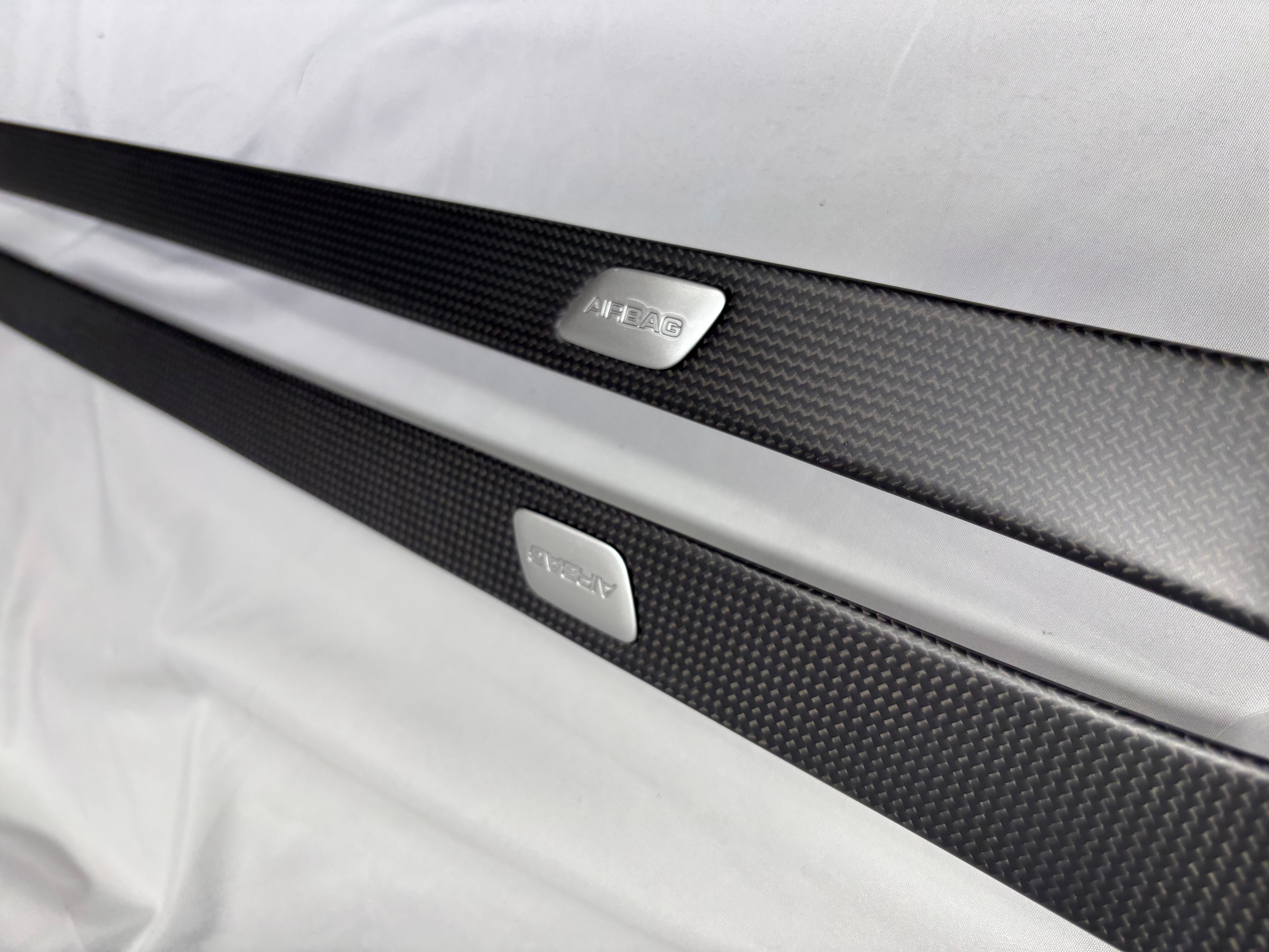 Porsche 997 Door Center Strip in Carbon Fiber