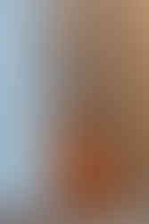 Guitare en bois dans un décor automnal, utilisée pour le shooting des collections Oaks Valley