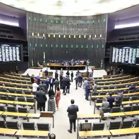 Deputados aprovam criação de 200 cargos, entenda.
