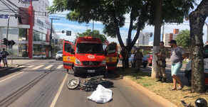 MOTOCICLISTA MORRE APÓS COLIDIR CONTRA ÁRVORE EM CHAPECÓ