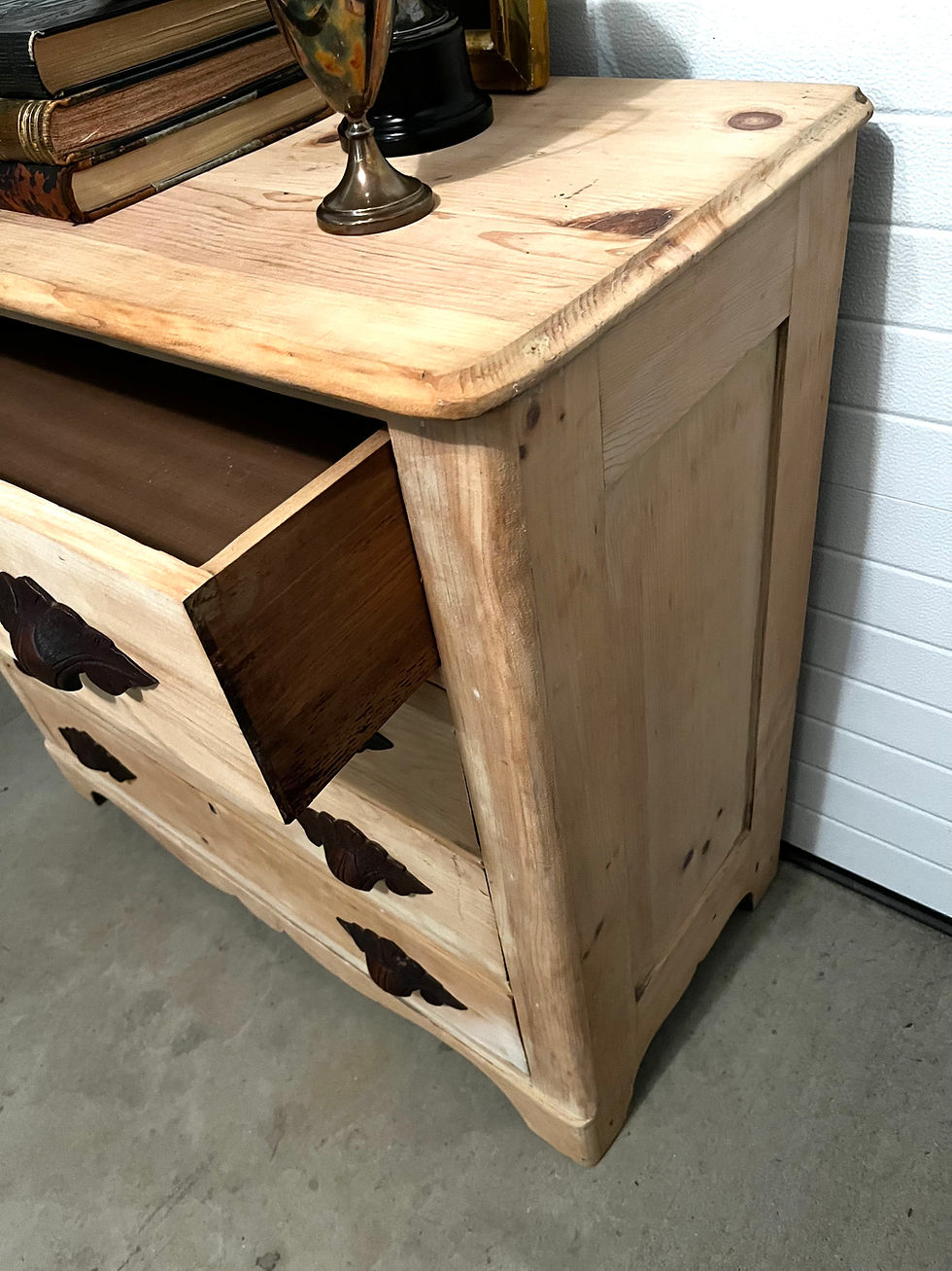 Thumbnail: Antique Scrubbed Pine Four Drawer Chest