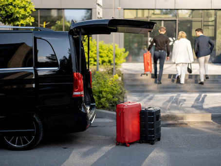 What Makes Professional Minibus Airport Transfer Drivers Safer and More Reliable?