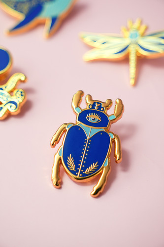 Broche Scarabée Noir Et Doré - Élégant Et Mystique - Pin's Métal Décoratif