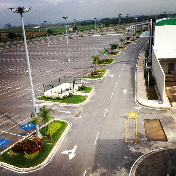 Instagram - Estacionamiento CC Parq Los Aviadores