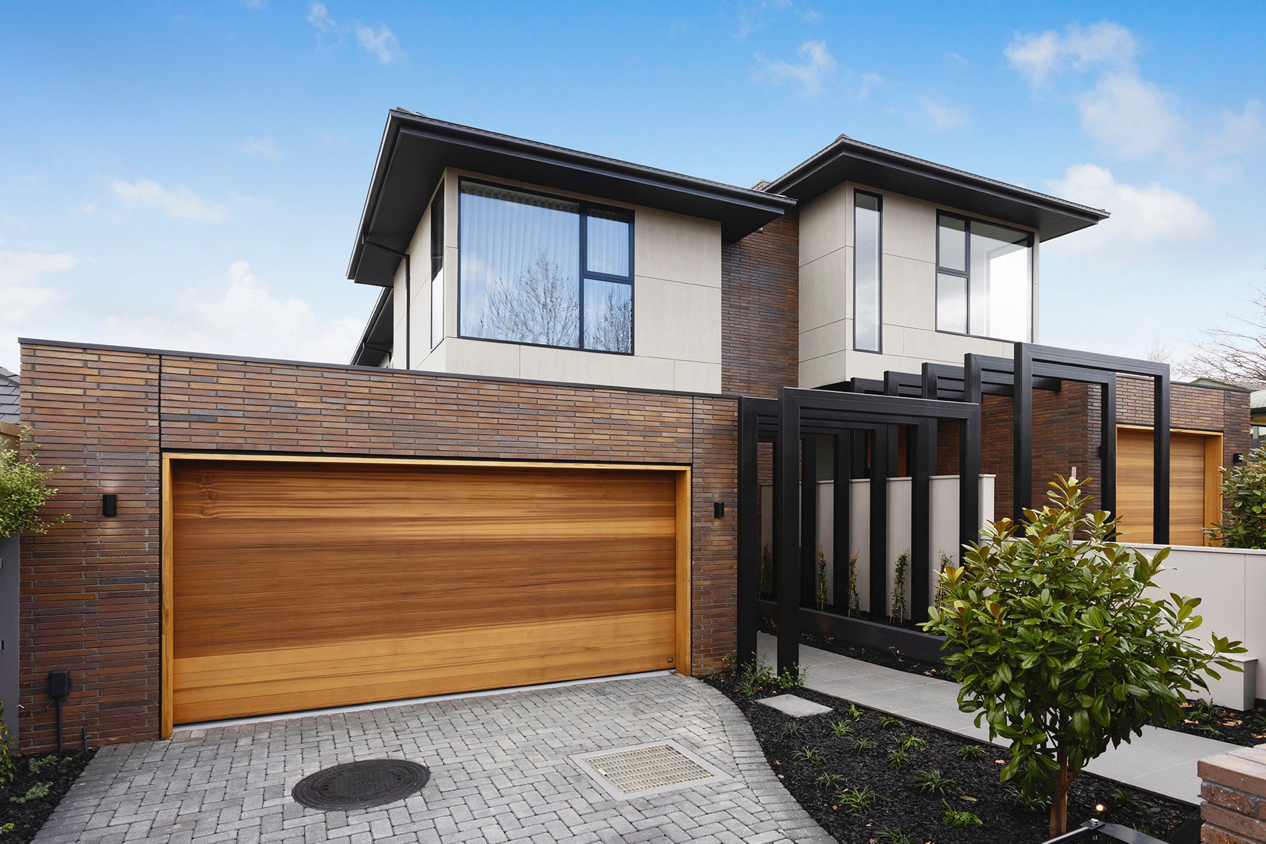 Krause Emperor bricks add warmth and elegance to Mont Albert Townhouses