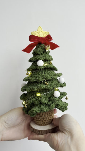 Thumbnail: Crochet Christmas tree (S)