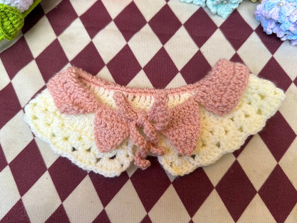 pink & light cream crochet collar 