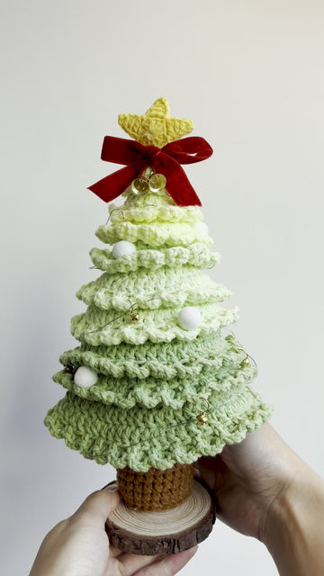 Thumbnail: Crochet Christmas tree (M)