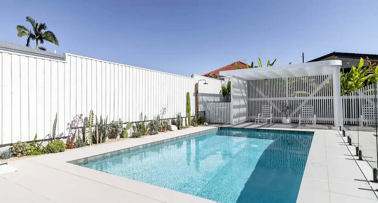Our team specialise in uniquely designed hardscapes like retaining walls, fences, decks, walkways, stairs, and so much more.