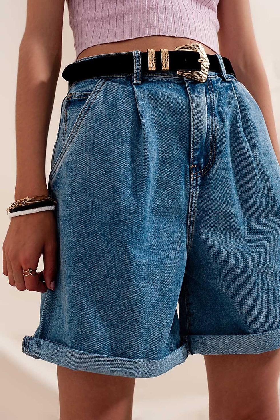 Miniatura: High Waisted Pleated Denim Shorts in Mid Wash