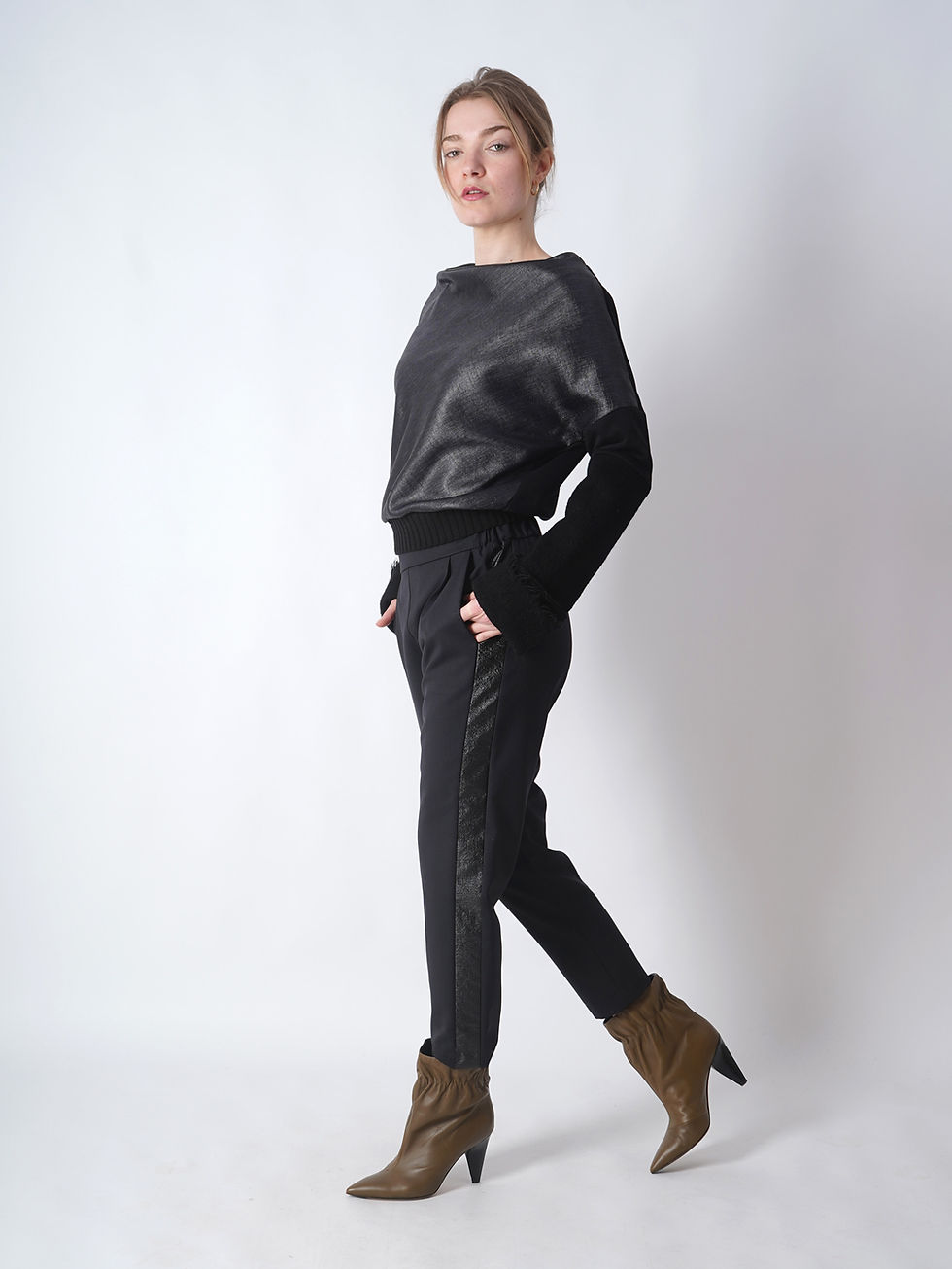 Thumbnail: Trouser with elastic waistband