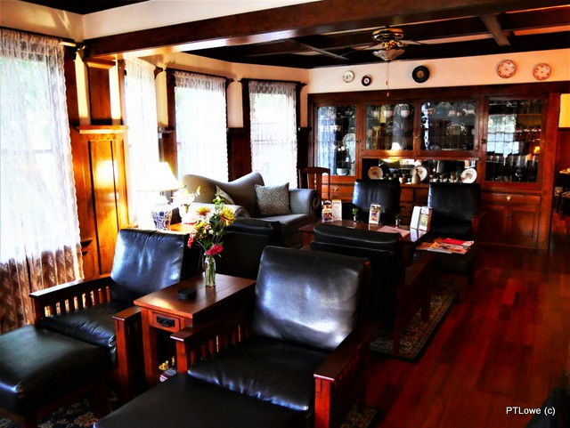 Calistoga Wine Way Inn beautiful family gathering space