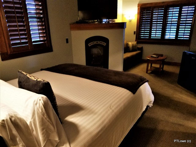 Beautiful romantic guest suite awaits you at the Calistoga Wine Way Inn