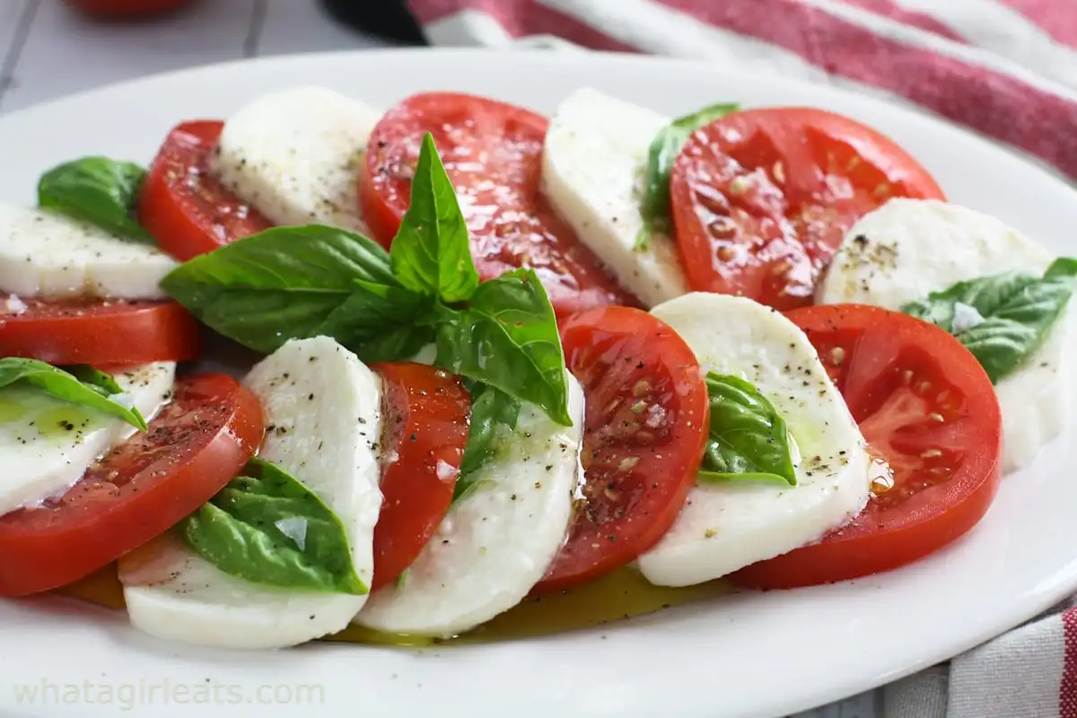 horizontal-caprese-platter-close.webp