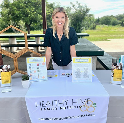 Healthy Hive Registered dietitian at a FIT for Mom event