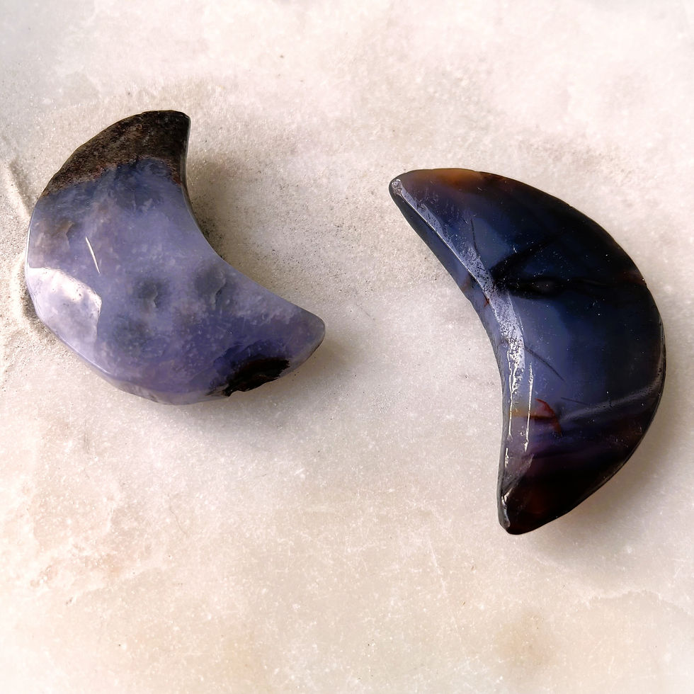 Thumbnail: Purple Agate Crescent Moon