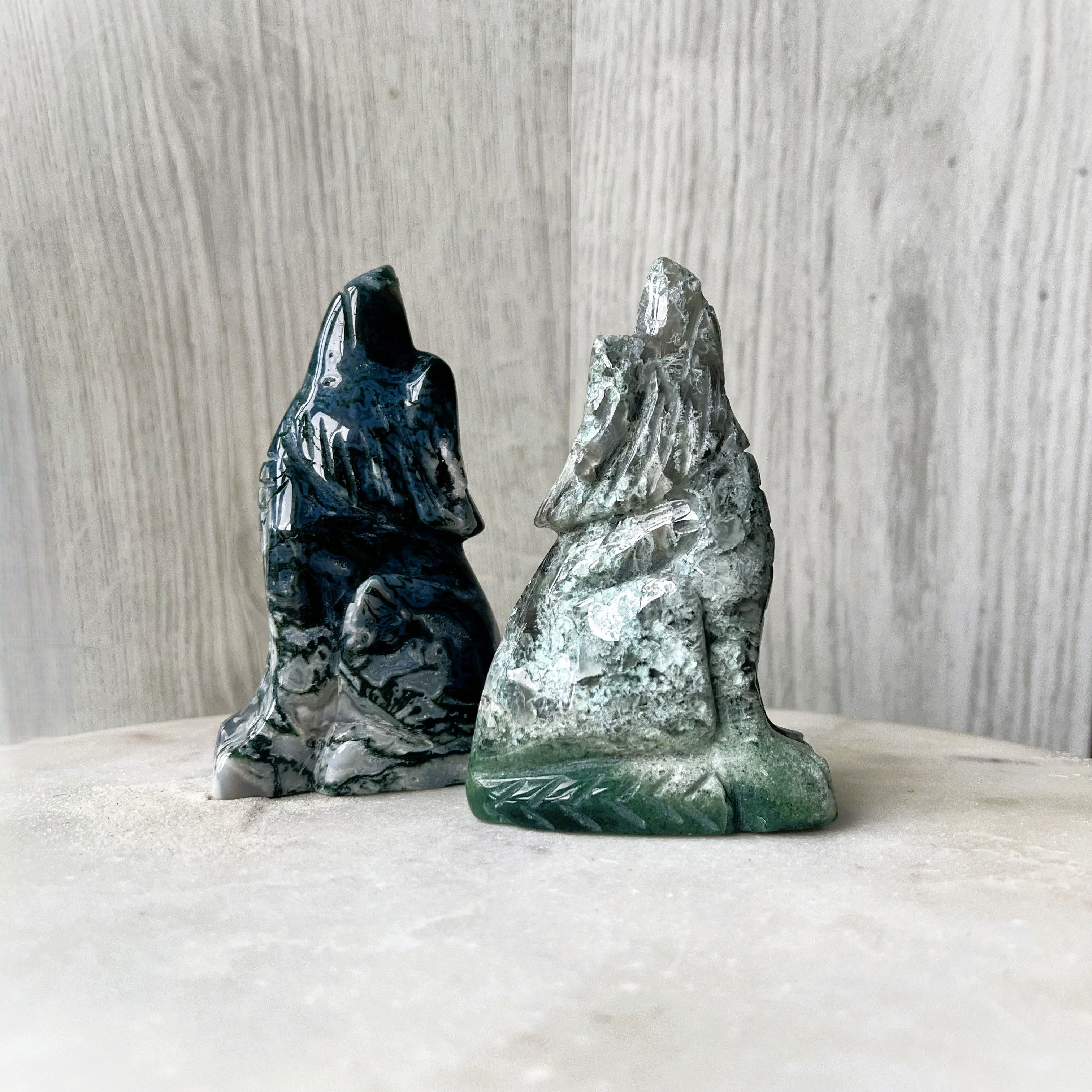 Moss Agate Howling Wolf