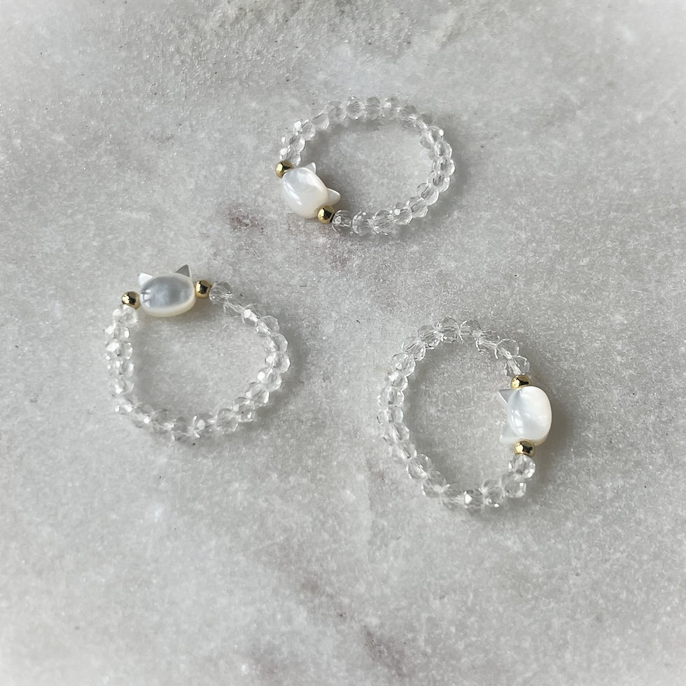 Thumbnail: Clear Quartz Bead Ring w Shell Kitty