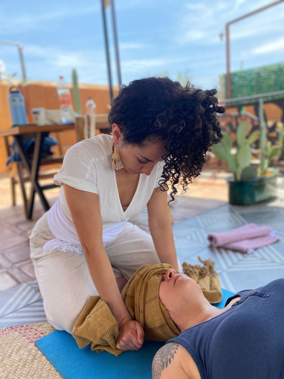 Receiving la cerrada, which starts at the top of the head.