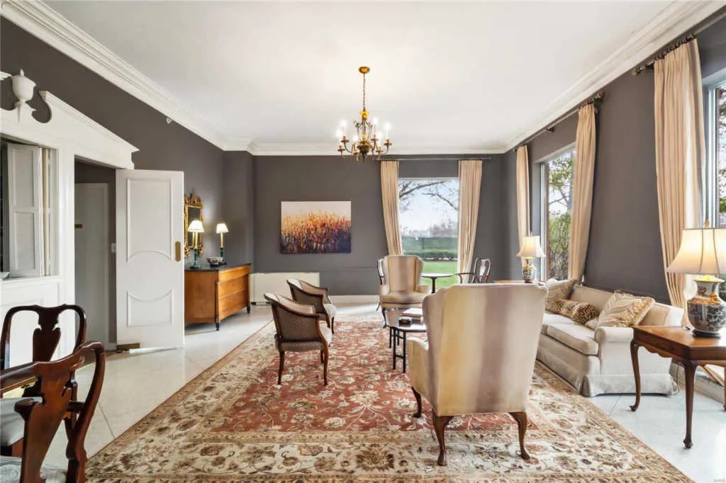 HOME Hanley Towers Condos