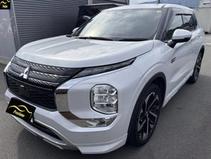令和4年アウトランダーPHEV ユーザー様よりお買取させていただきました。数ある業者様から弊社をお選びいただき、誠に有難う御座いました。
