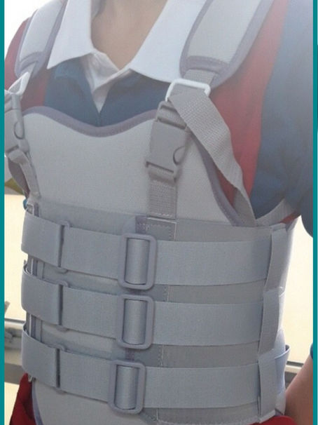 척추압박골절의 치료는 척추의 안정입니다.