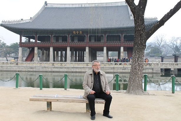 미내애교수님 경회루에 앉아서