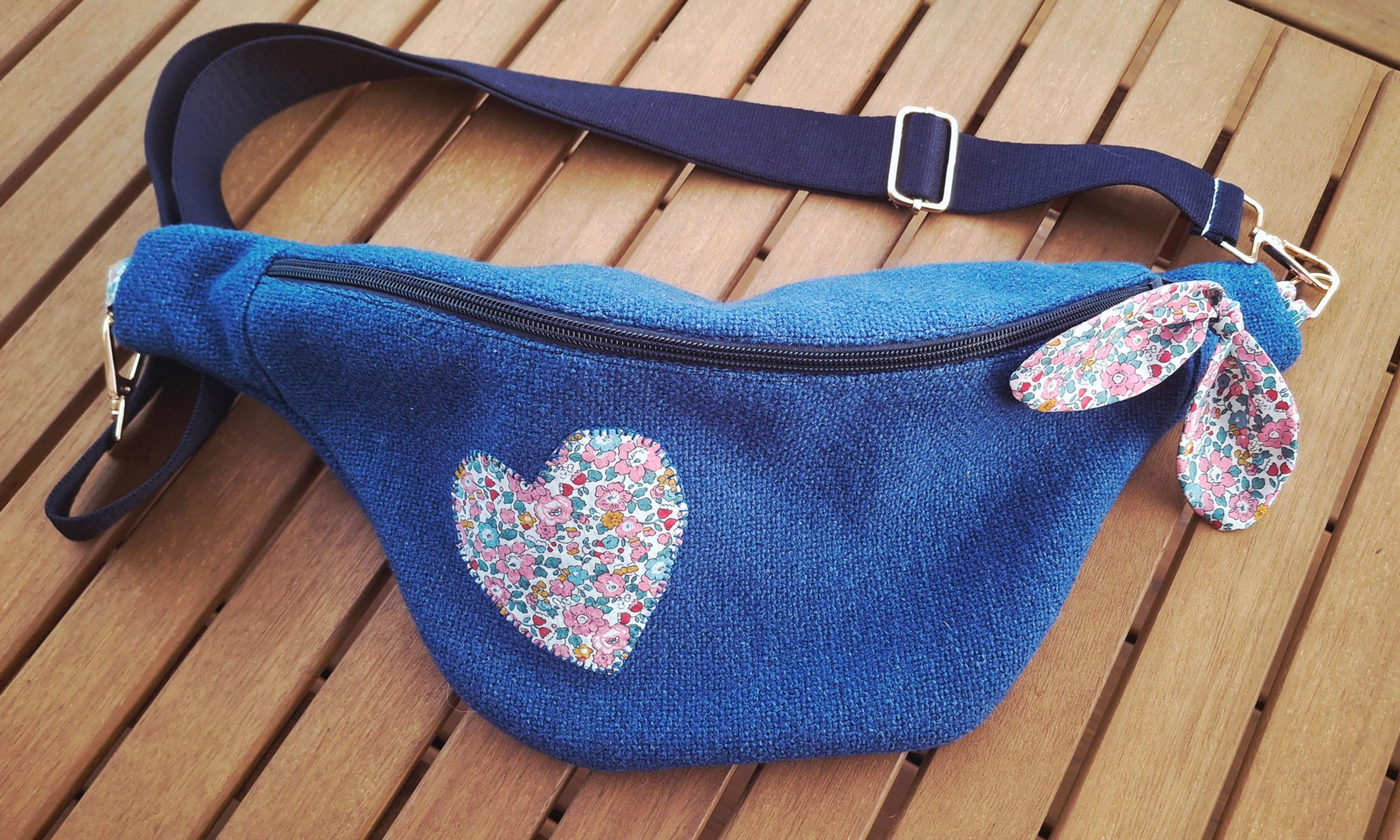 Sac banane "Coeur fleuri"