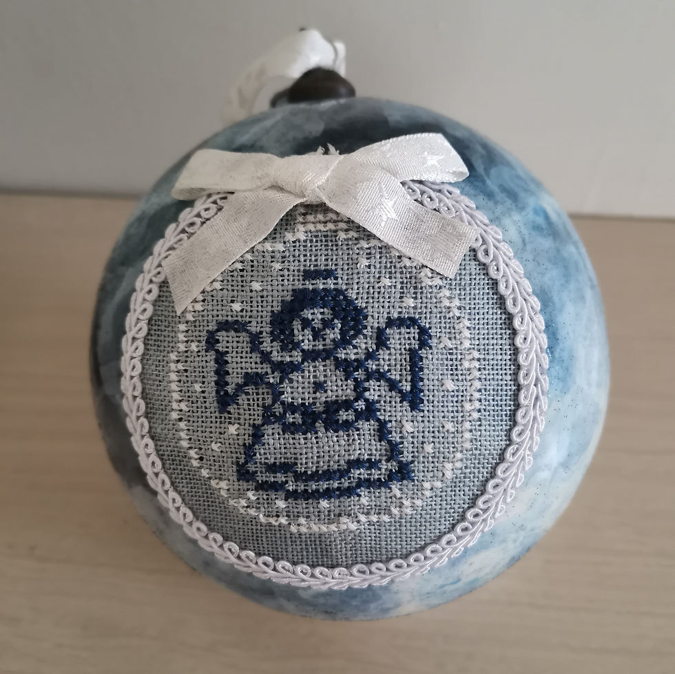 Miniature : Boules de Noël "Azur marbré" avec 2 broderies point de croix