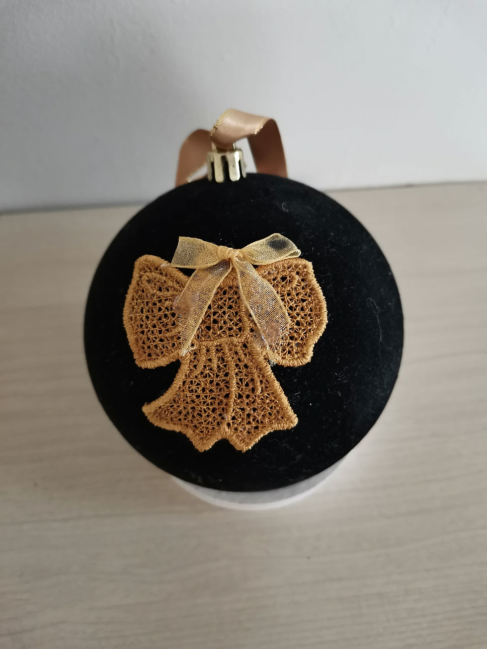 Miniature : Boules de Noël "Velours noir" avec 2 broderies dentelle or