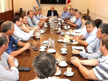 Perotti recibió a los Foros de intendentes y presidentes comunales