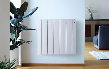 Pose de radiateur mural électrique blanc dans un salon moderne à Dinan - Services d'électricien pour chauffage électrique à D