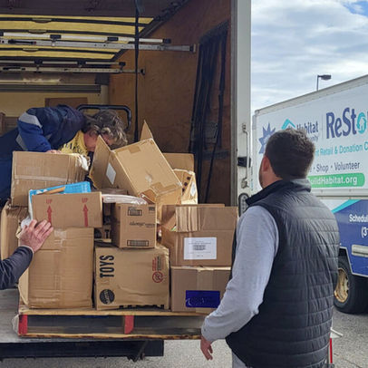 Donations arriving at the ReStore