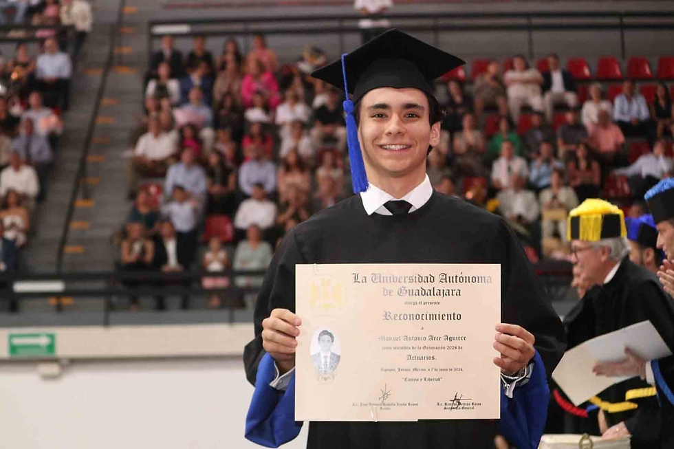 “Ciencia y libertad deben ser los guías de los jóvenes”: Padrino de generación