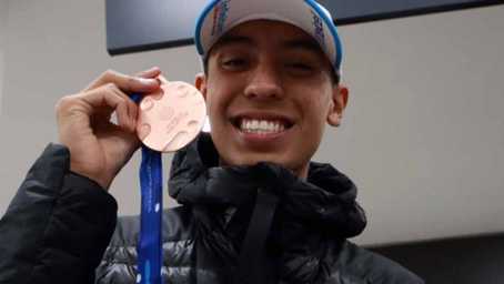 Diego Villalobos: orgulloso de ser el primer hombre en la selección de natación artística