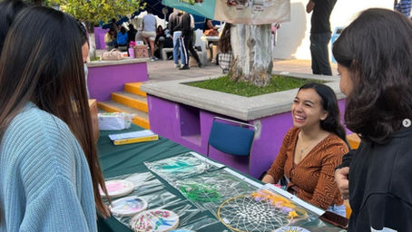 Bazar de Mujeres Emprendedoras: Celebrando el Día de la Mujer 2023 en los Pasillos Universitarios 