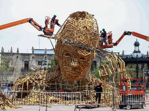 Desmontan al Charro de Madera que estaba junto a catedral