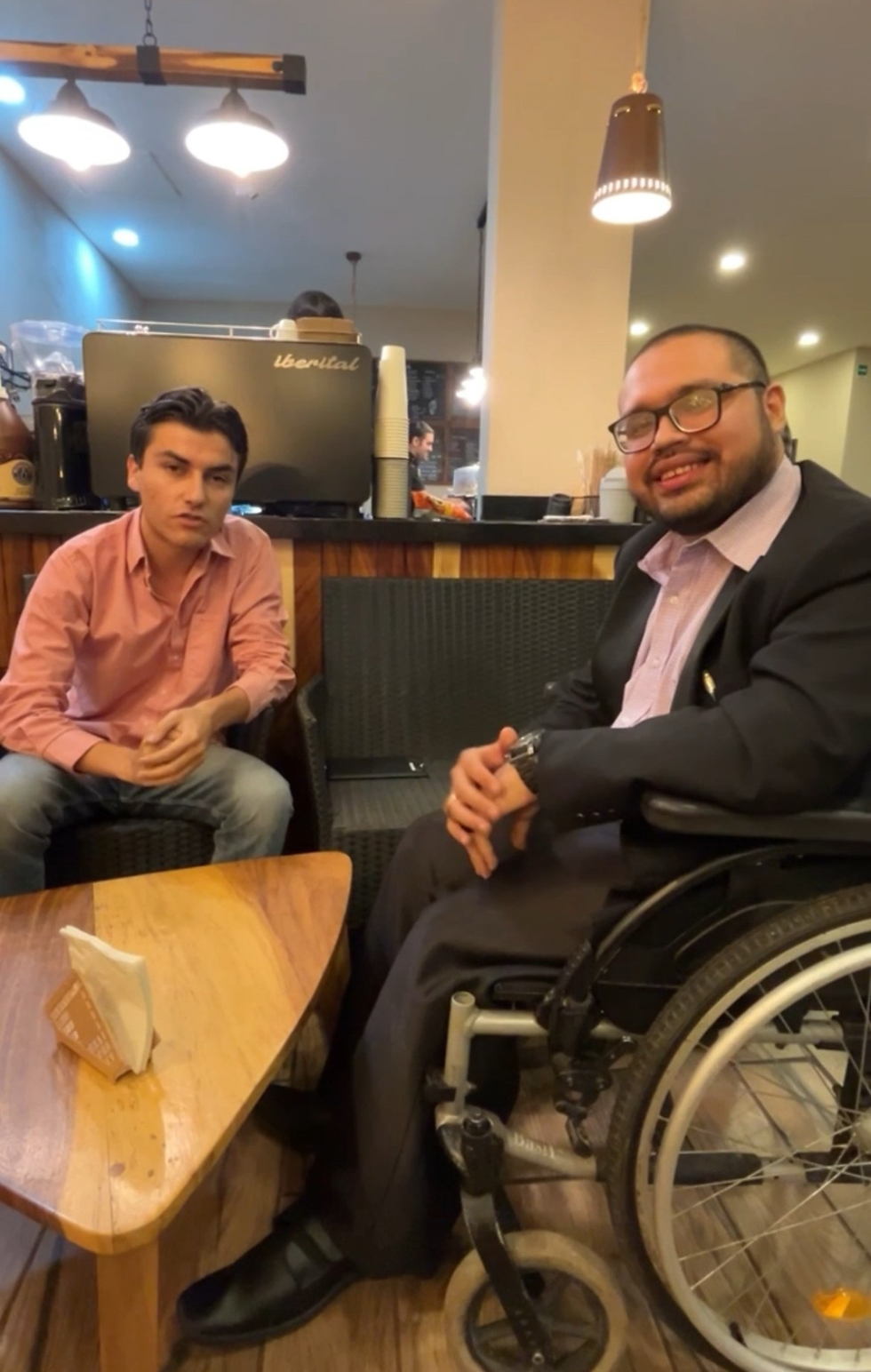 Erick Palacios y Miguel Reyes Jr., se reúnen en platica de futuros proyectos hacia el impulso de los jóvenes emprendedores 