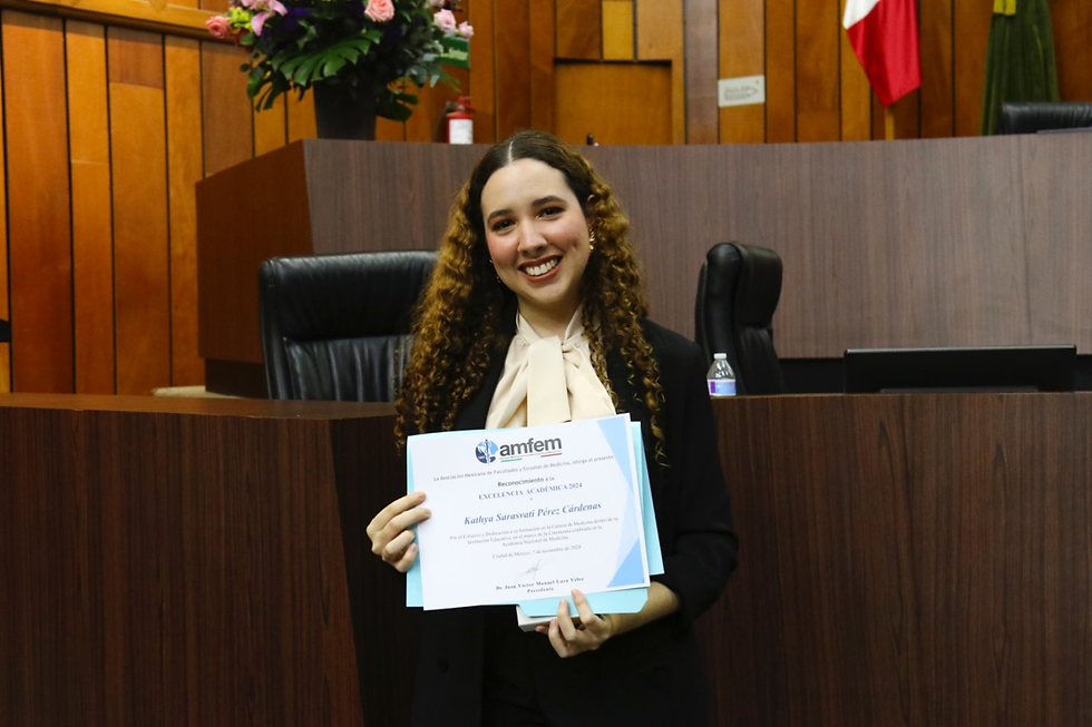 Estudiante de Medicina de la UAG Tabasco recibe Premio a la Excelencia Académica de la AMFEM