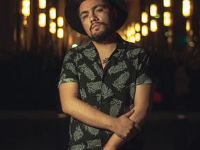 Monroy: Desafiando Fronteras Musicales en 'Moon Flowers'