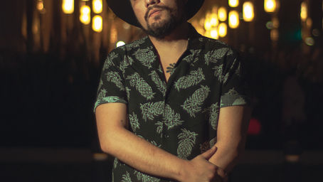 Monroy: Desafiando Fronteras Musicales en 'Moon Flowers'