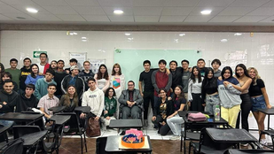 Egresado de UdeG Virtual imparte conferencia con estudiantes de la Escuela Vocacional