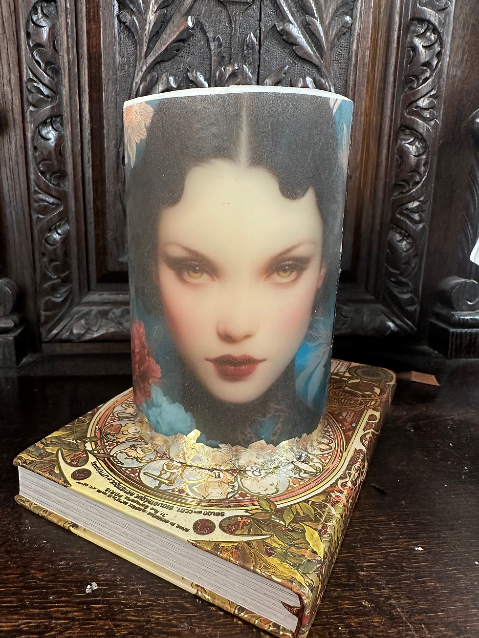 Vamp medium candle