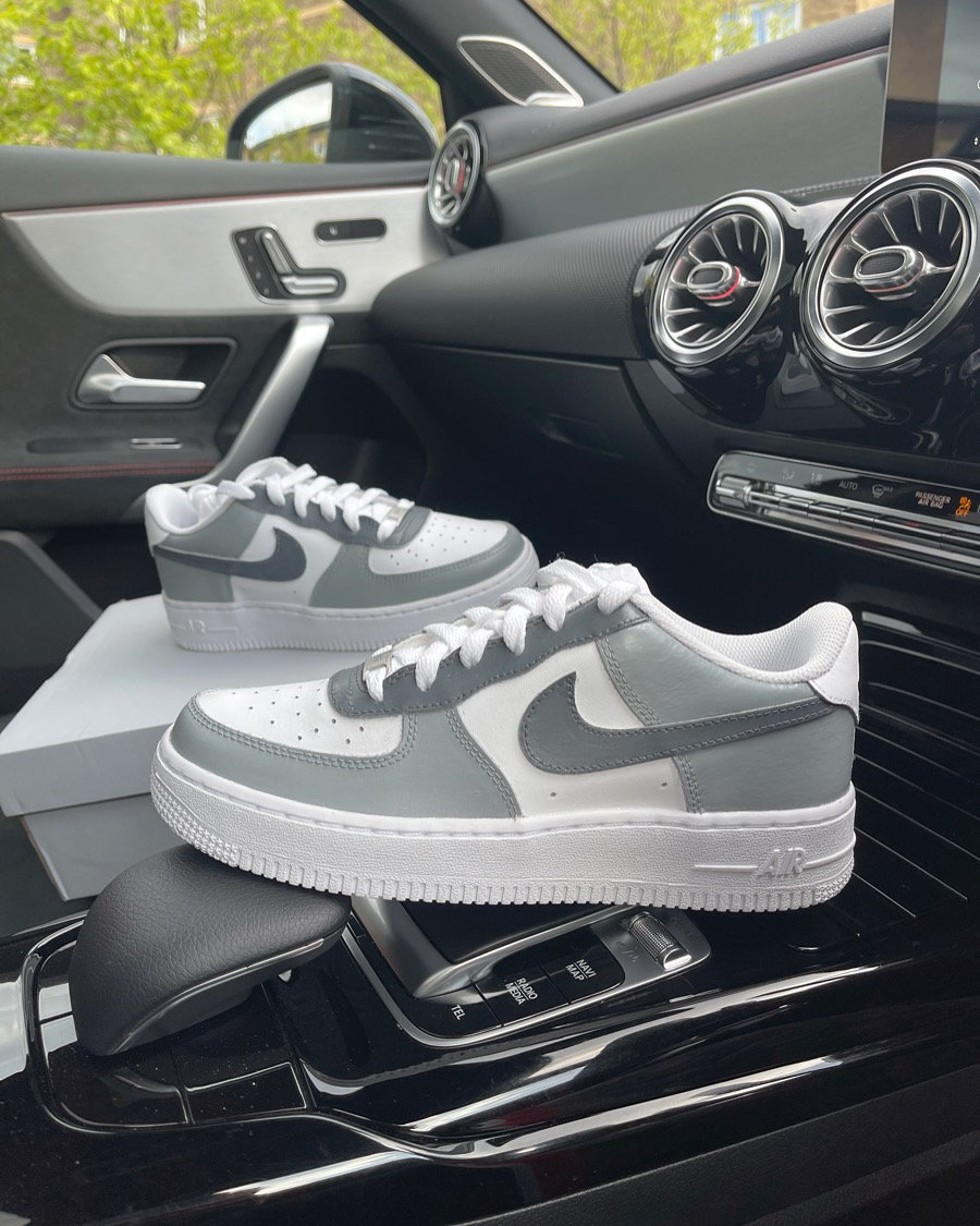 N370 TENIS NIKE AF1 BICOLOR NEGRO/MENTA/TORNASOL– EMOSSA