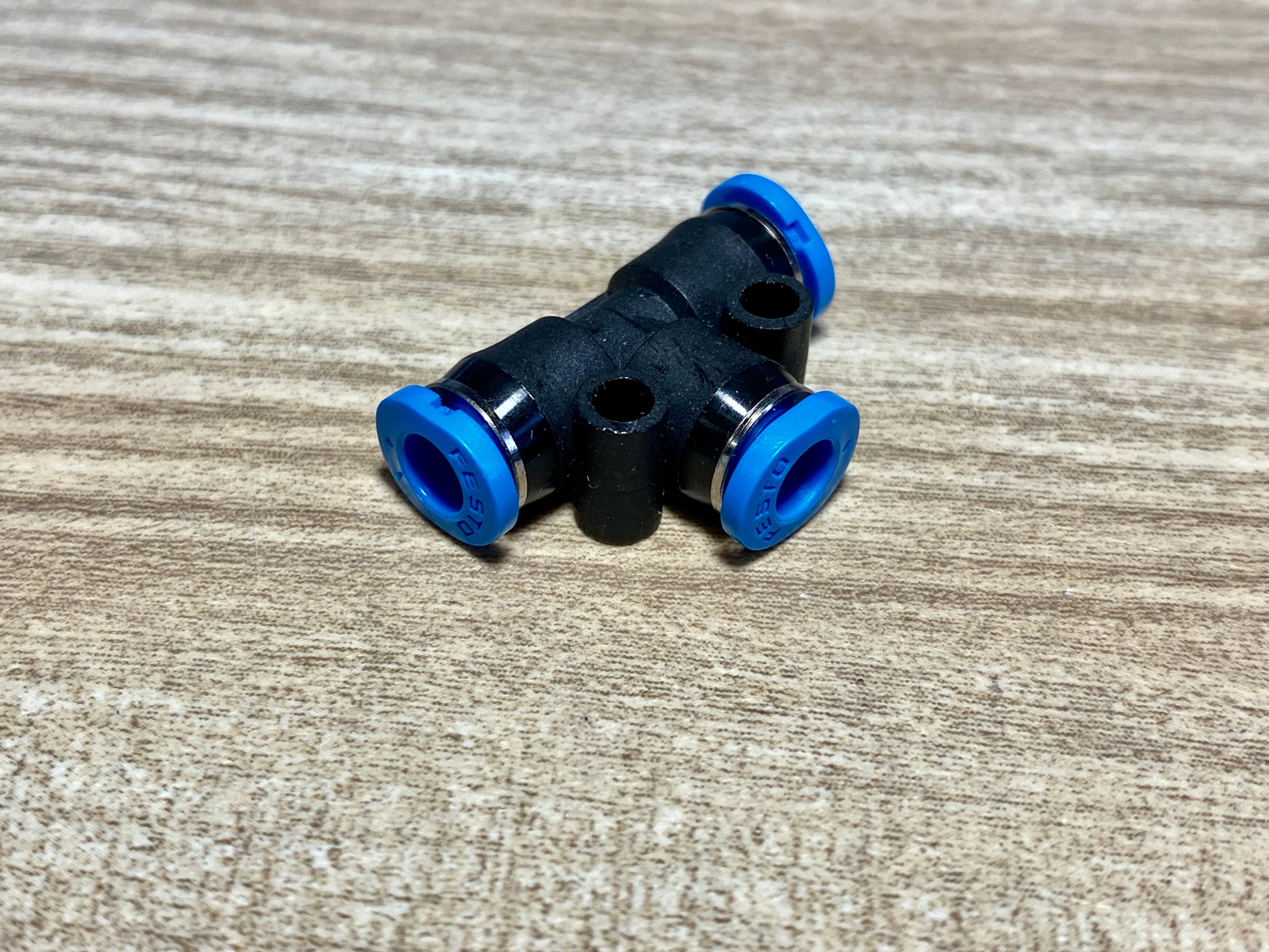 T-hadicová spojka 4/4/4