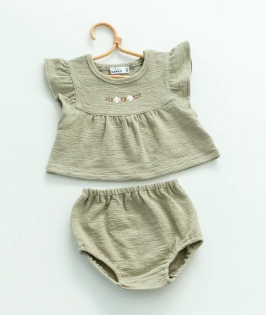 縮圖：刺繡嬰兒服